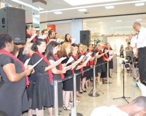 Sopro Divino encanta em cantata no Pátio Limeira Shopping