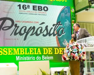 Pastor Edvaldo Bueno ministra na abertura da EBO 2023